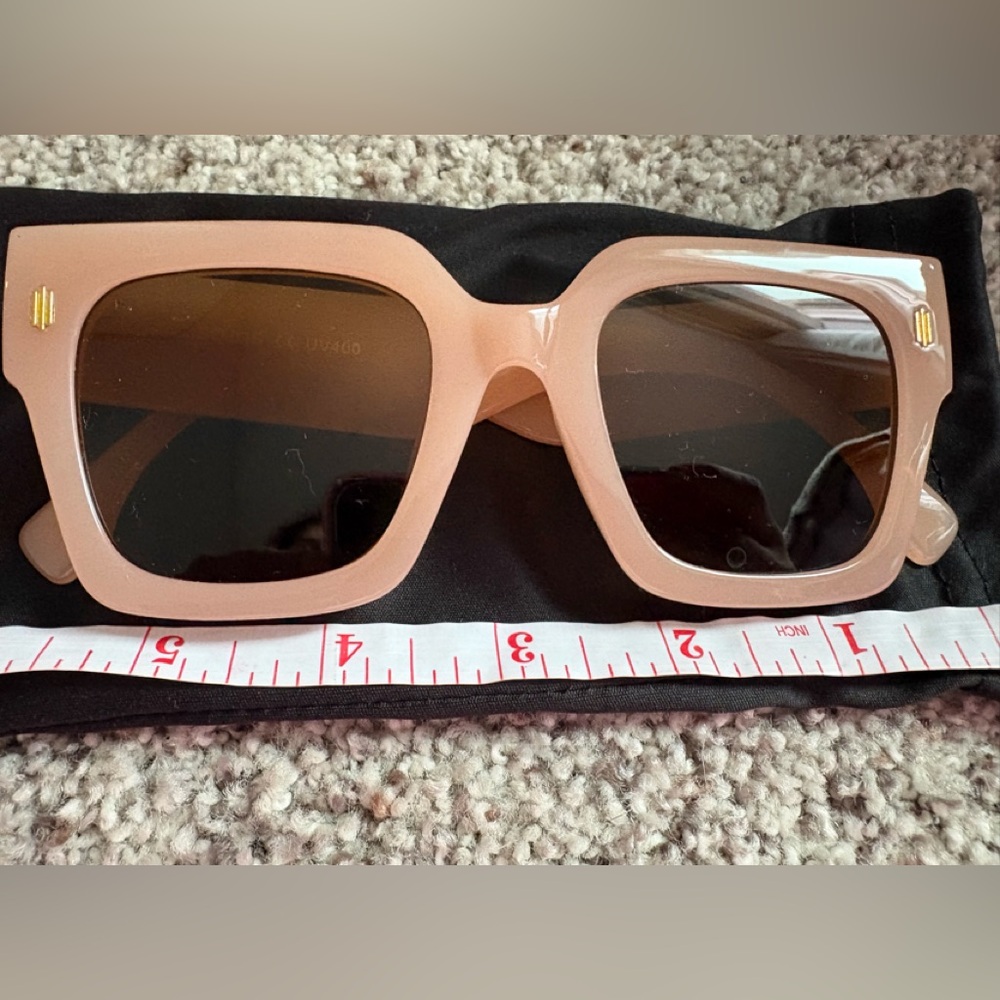 Stylish Women’s Square Sunglasses